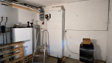Why the Cheapest Electricity Hour Is Not Always the Best Time to Charge a Home Battery