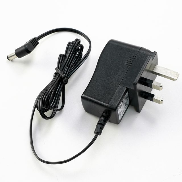 Adapter for 202 Wireless Vacuum Cleaner, with UK Plug Standard, Packaged in a White Box