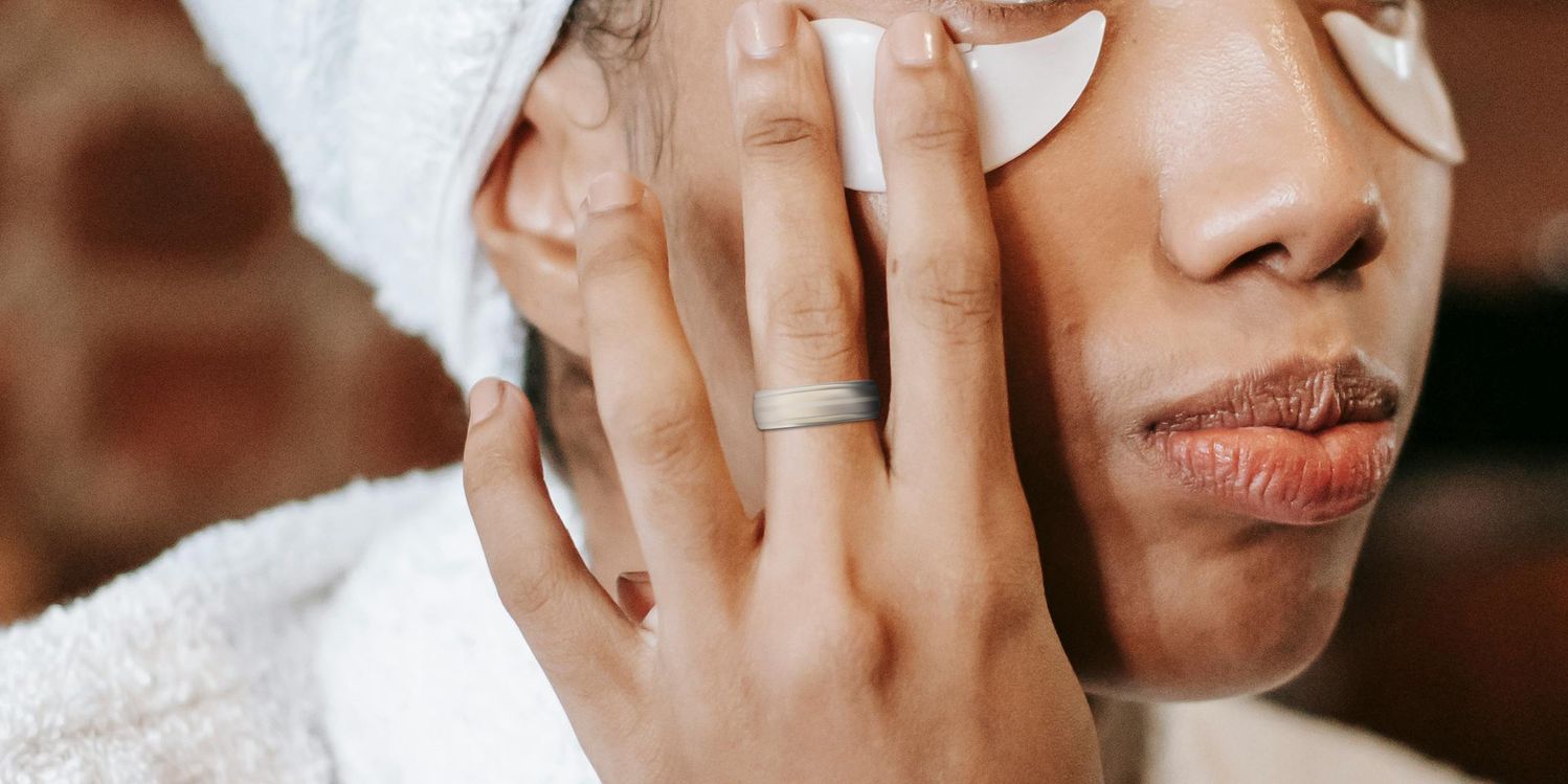 Here is a picture of a woman wearing the SeekZero Ring and receiving eye care