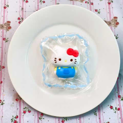 [KT Cat] Clothing Series: Squeeze, Water-Sensitive, Slow Rebound, Stress Reducing, Handmade, Creative Design, Children's Toy, Cute, Link Pressure