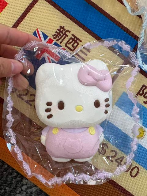 [KT Cat] Clothing Series: Squeeze, Water-Sensitive, Slow Rebound, Stress Reducing, Handmade, Creative Design, Children's Toy, Cute, Link Pressure