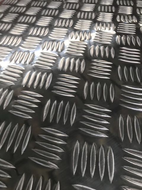 Placa de aluminio 1060 con diseño de 5 barras para uso antideslizante en Turquía.