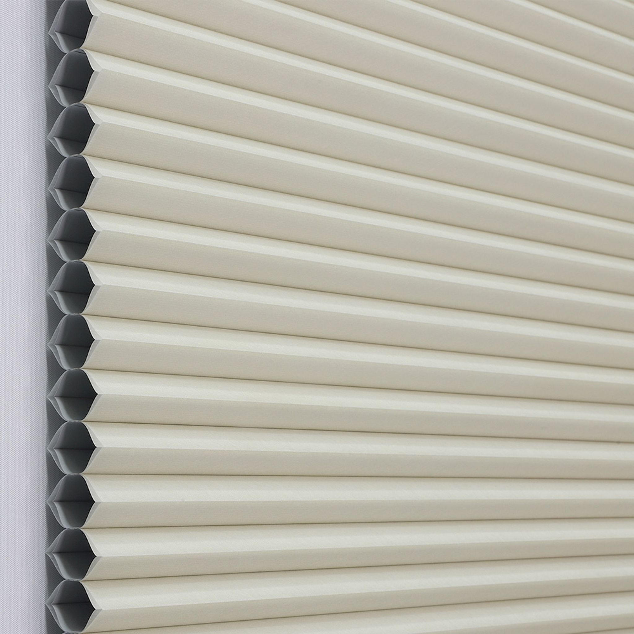 #38HB03 Beige (Blackout)