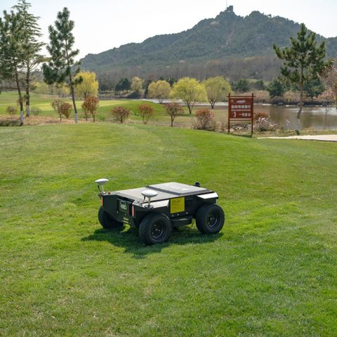 BlackBird R1 Electric Autonomous Lawn Mower 790mm Cutting Width GNSS RTK