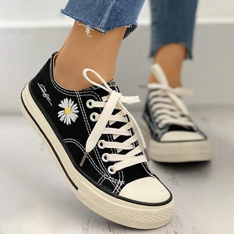 Zapatillas con cordones y ojales con estampado de margaritas de Marvelall