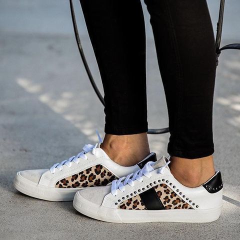 Zapatillas deportivas de leopardo con tachuelas de Marvelall