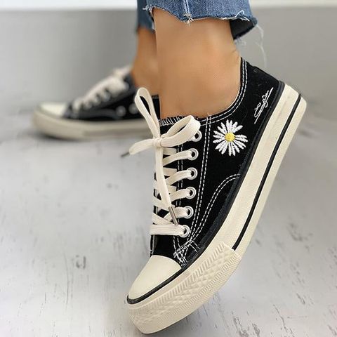 Zapatillas con cordones y ojales con estampado de margaritas de Marvelall