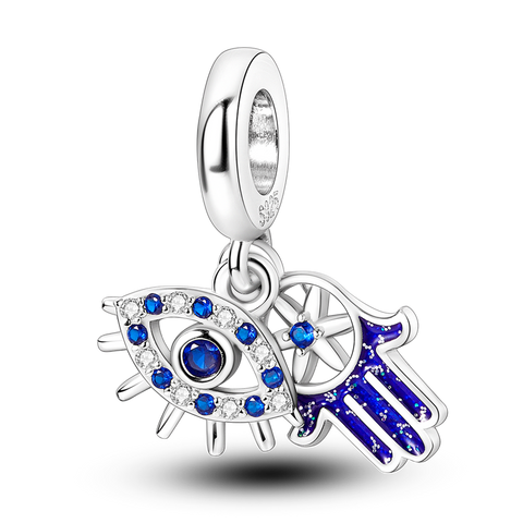 Yeux bleus et pendentif fleur de palmier