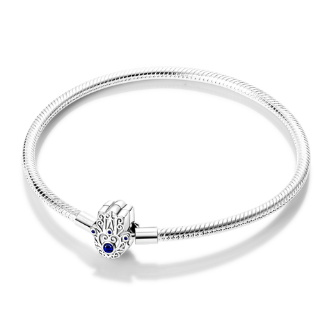 Hand von Farama Armbänder