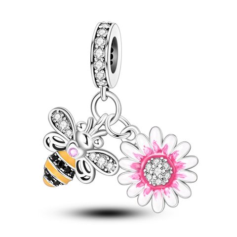 Bee Daisy Charm