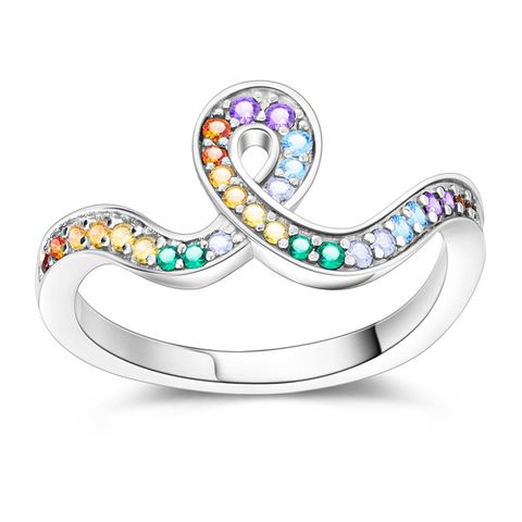 Ring mit gebogener Regenbogenfarbe