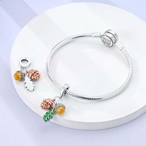 Pendentif Pignon de Pin et Noisette