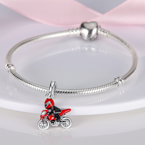 Charms colgantes de motociclista rojo