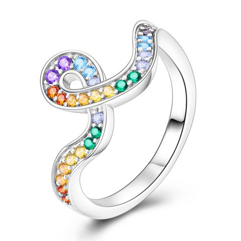 Ring mit gebogener Regenbogenfarbe