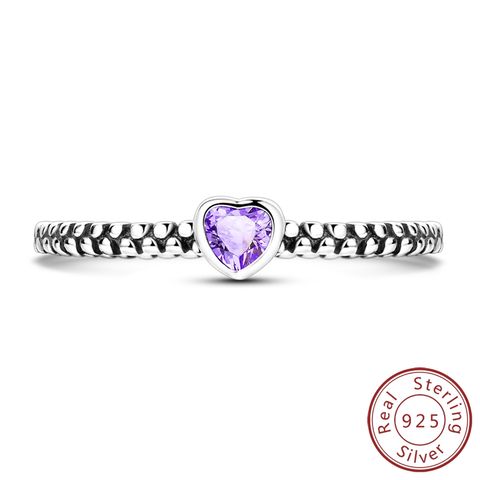 Anillo de corazón de amor morado con gotas de rocío