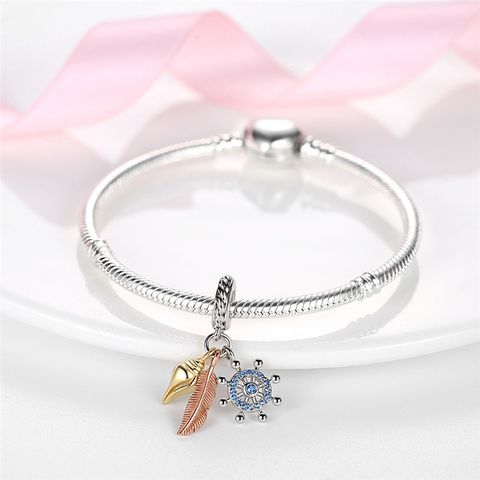 Pendentifs de plumes de conque et de gouvernail