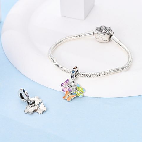 Pendentif pompon papillon coloré