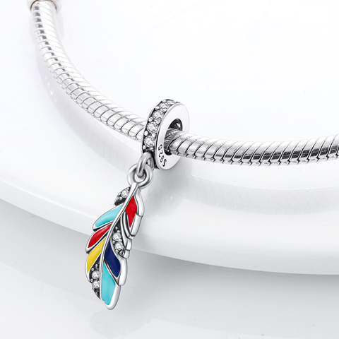 Plume colorée pendante