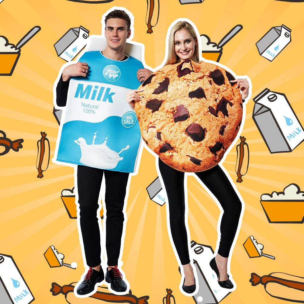 Spooky Paar Kekse und Milchkarton Box Kostüm Halloween Essen Erwachsene Männer Frauen