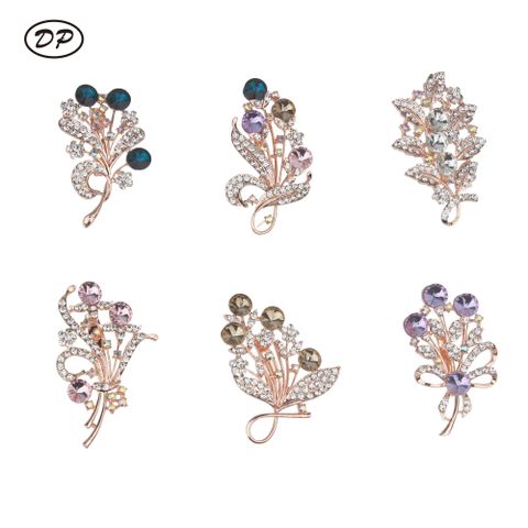 Broche de flor de diamantes de imitación de aleación DP Y-52