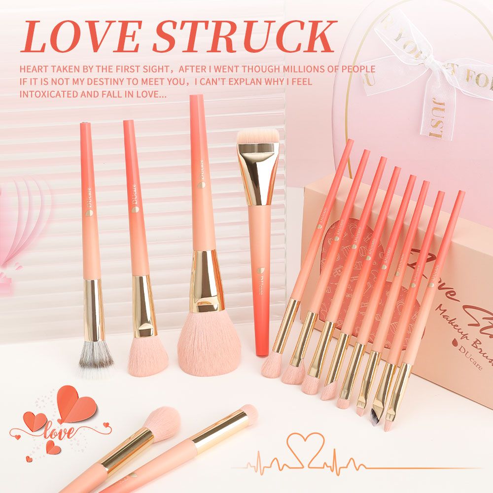 Love Struck: set di pennelli per trucco da 14 pezzi