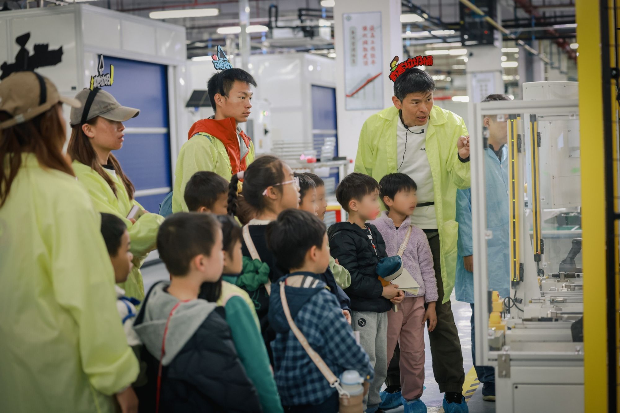 Shenzhen Rainbow Kingdom Education Teachers and Students Visit ACE Battery