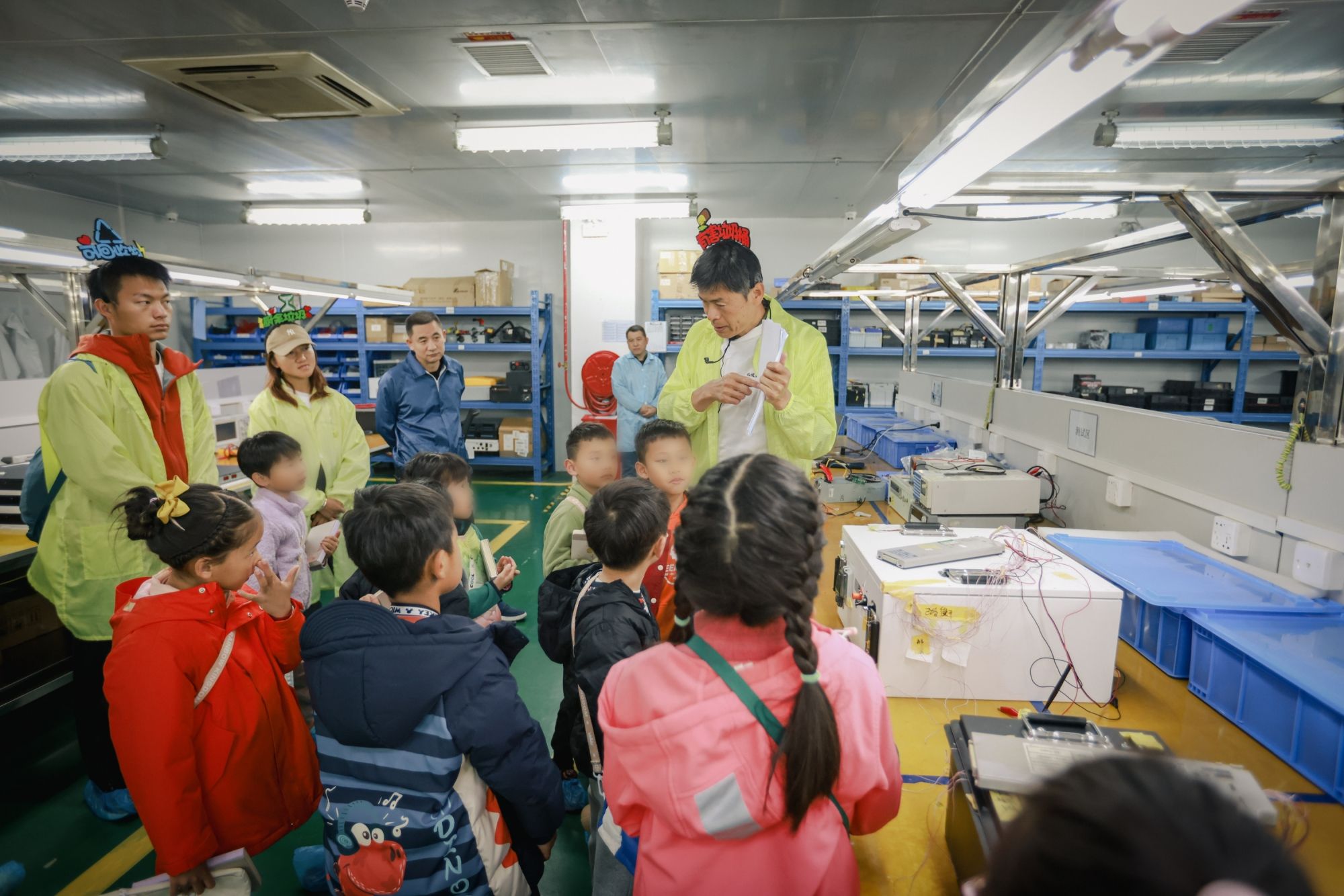 Shenzhen Rainbow Kingdom Education Teachers and Students Visit ACE Battery