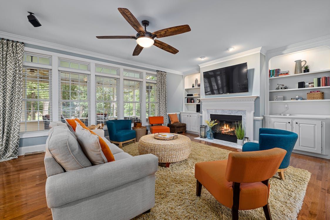 Which way is clockwise on a ceiling fan 