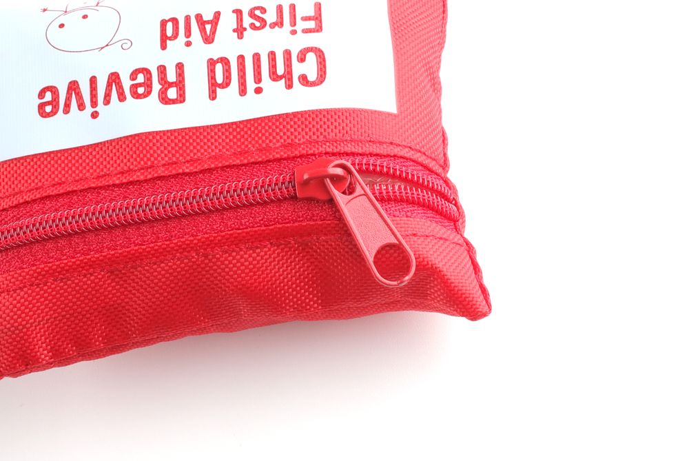 CPR 안면 마스크 키체인이 포함된 빨간색 미니 포장 백 어린이 응급 처치 어린이 부활 응급 처치