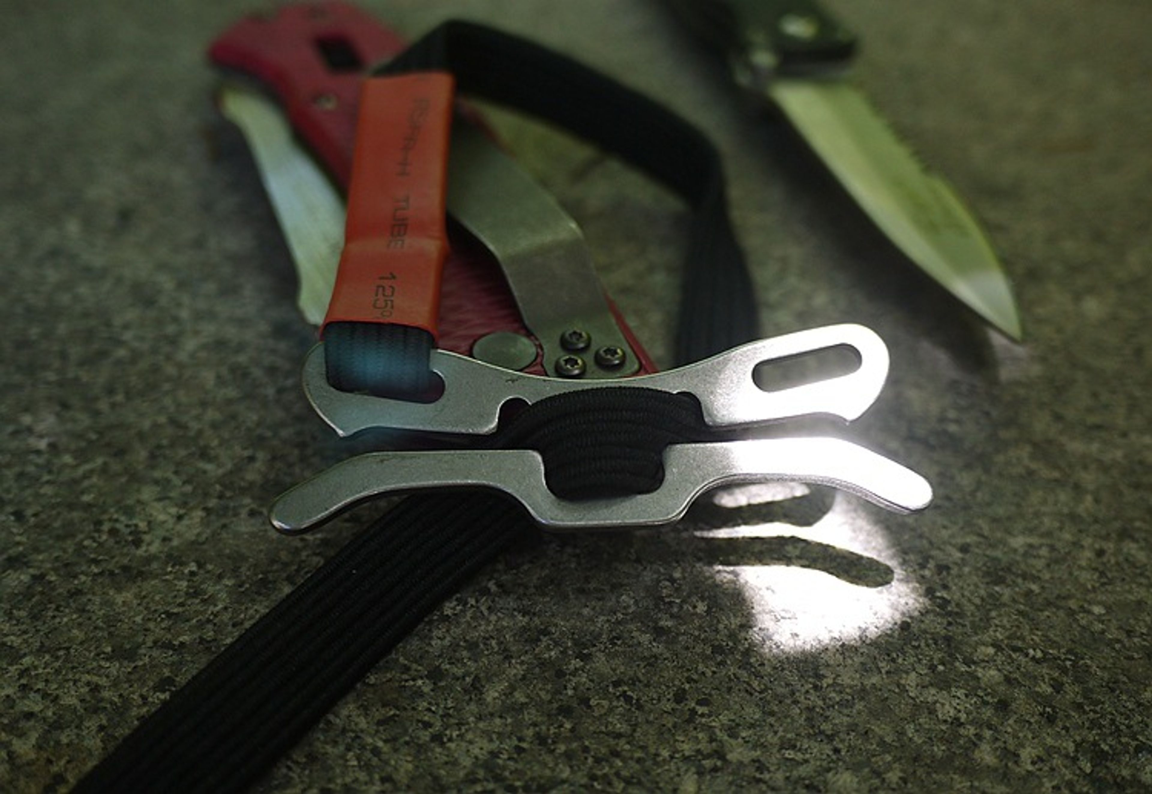 Tourniquet snakebite venom extraction pump outdoor quick hemostasis