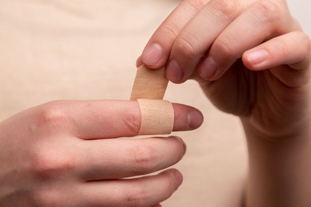 adhensive bandage for lab first aid kit