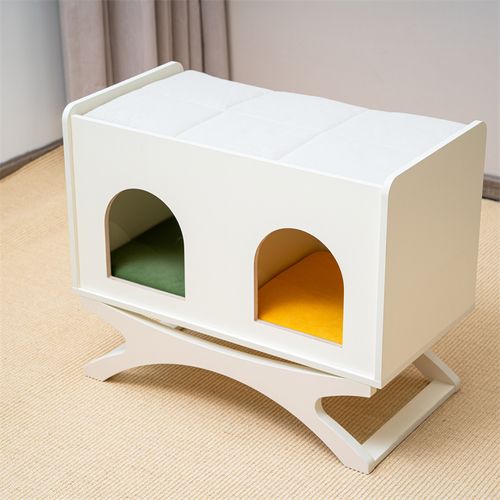 Mehrzweckhocker im minimalistischen Stil für kleine Hunde oder Katzen mit Fußstütze
