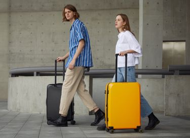Comparing Polycarbonate vs ABS: Which Hardside Luggage Material Is Right for You