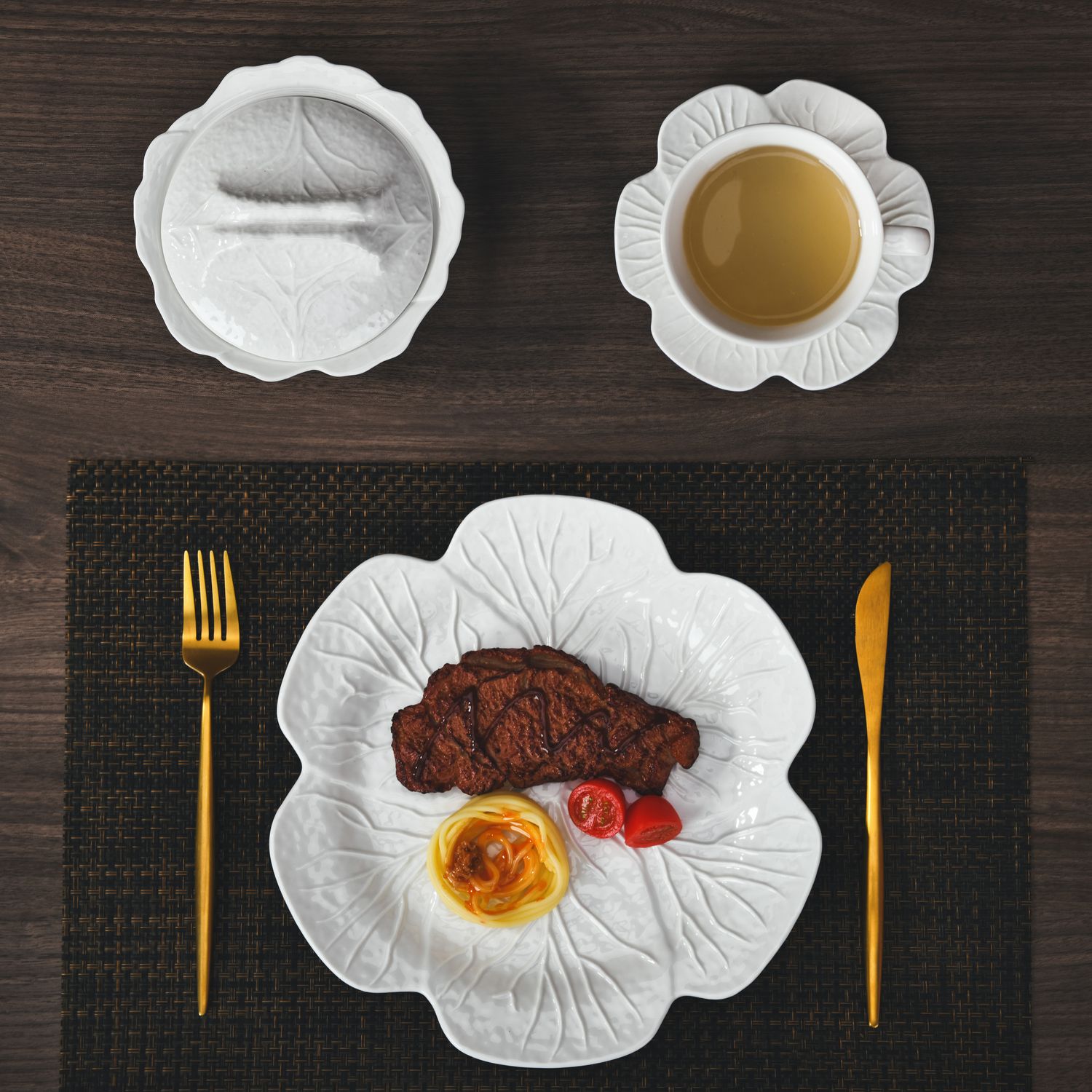 Magnoble white Cabbage Leaf Dinner Plates and Bowls