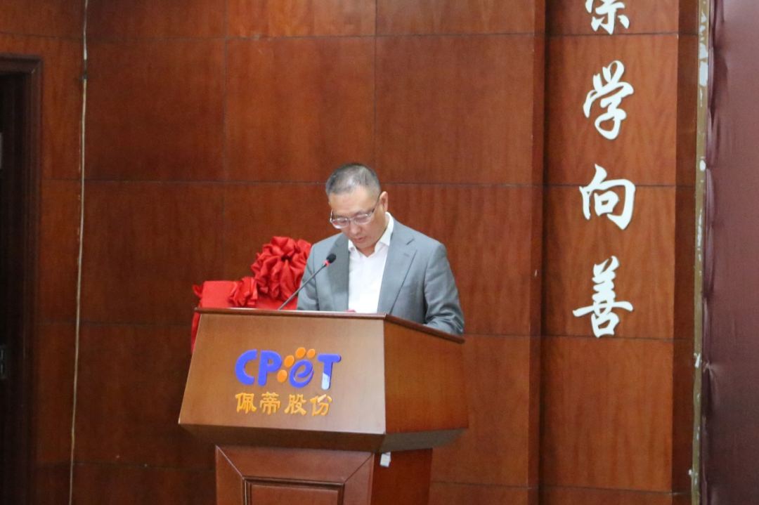 Director Bai of Pingyang County Science and Technology Bureau delivered a speech