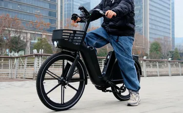 How Fast Do E-Bikes Go A Guide to Speed, Limits, and Real-World Performance