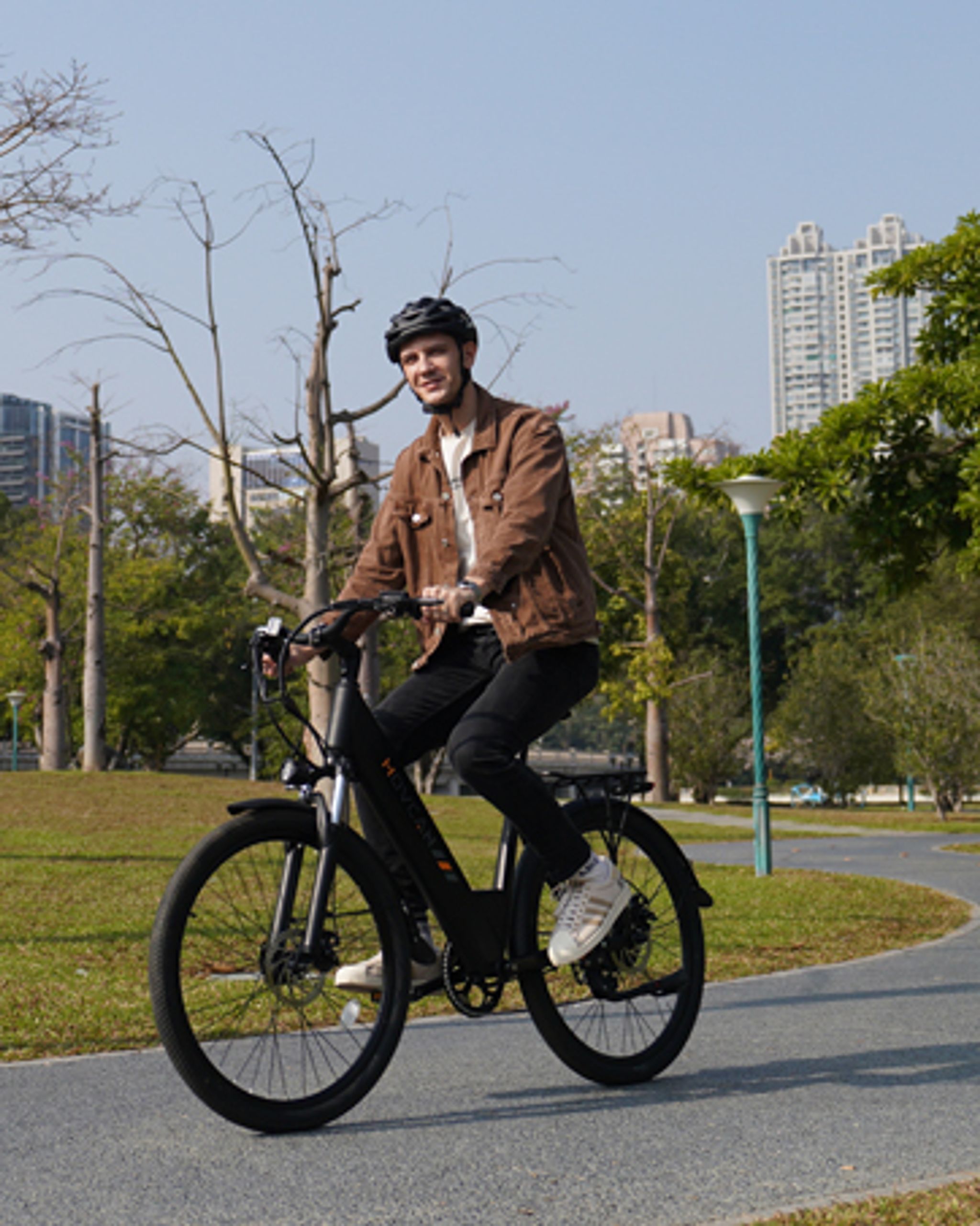 a man riding Movan V80 e-bike for commuting