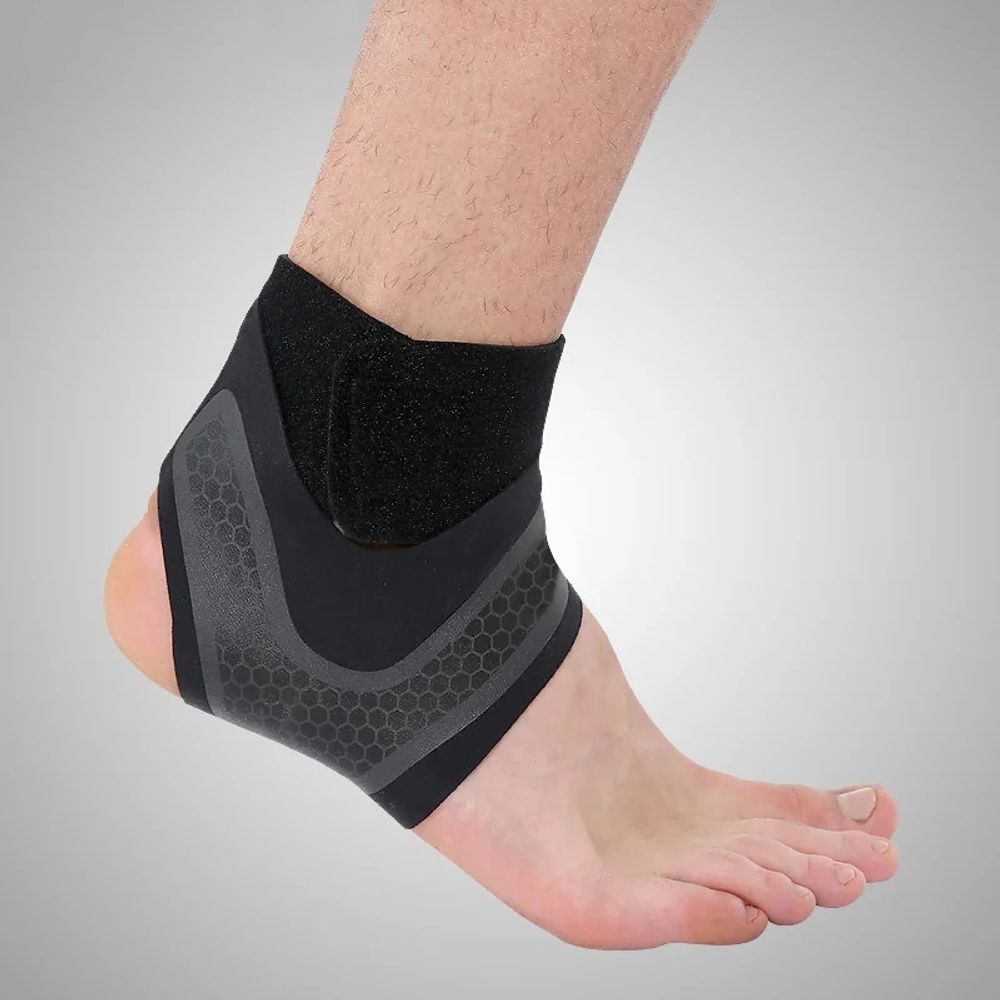 痛みの緩和と怪我の回復のための調節可能な軽い足首ブレースサポート