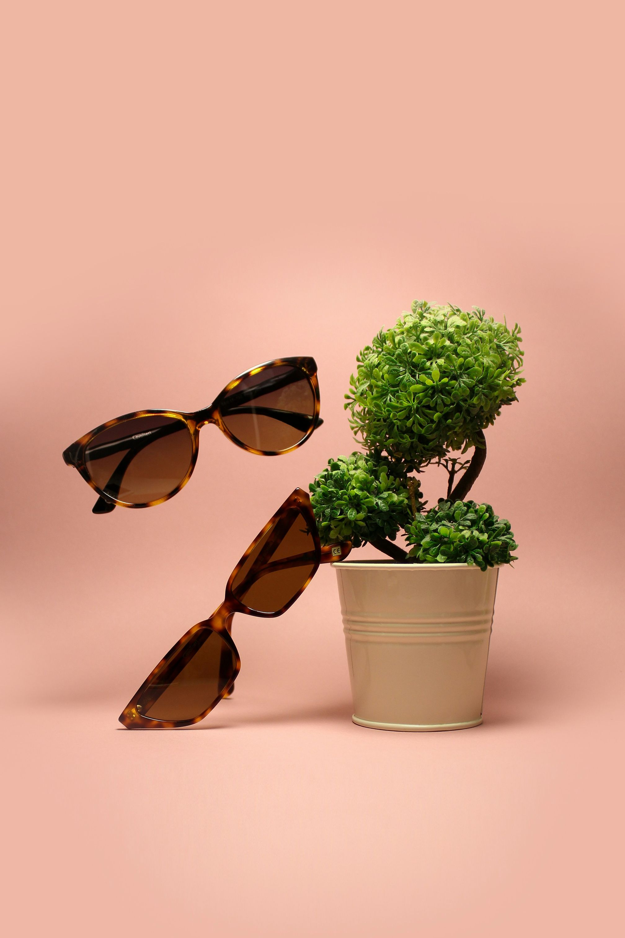 Reflect Your Style With 2024's Mirrored Sunglasses Trends