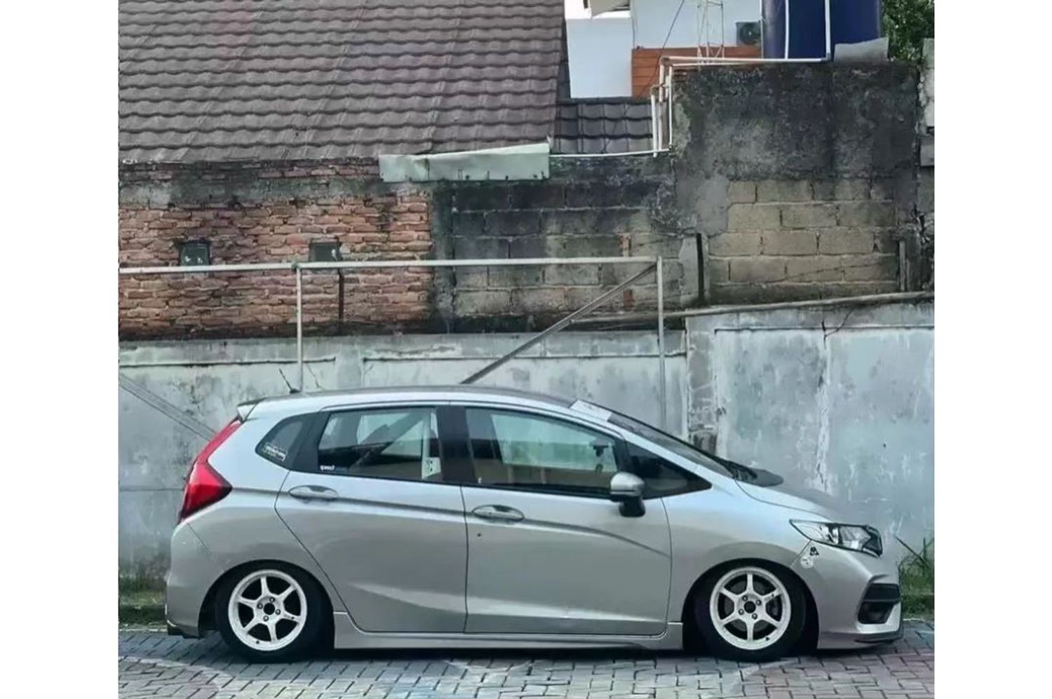 a car with Antron DX008 Bronze TE35 alloy rim