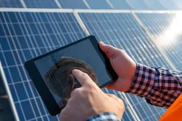 How Do You Connect a Solar Charge Controller to an Inverter