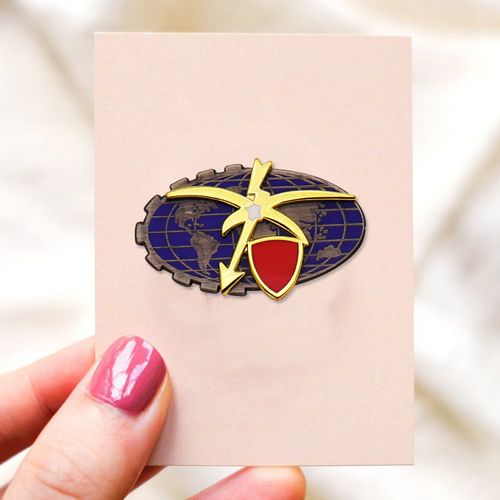 Novo design de broche de esmalte de metal com logotipo personalizado, broche de presente de lembrança com revestimento dourado e esmalte macio, broche de lapela, enviar para um amigo