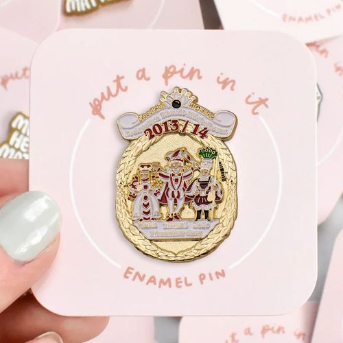 Atacado Fundição de Metal Ouro Chapéu Pin Carnaval Lembrança Personalizada Casamento Comemoração Esmalte Macio Artesanato Lapela Pins Para Chapéu