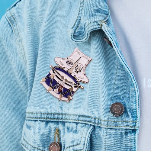 Custom Metal Crafts Design Enamel Pin Logo Blue Musician Instrumentalist Souvenir Badge Pin Send Friend Brooch Lapel Pin