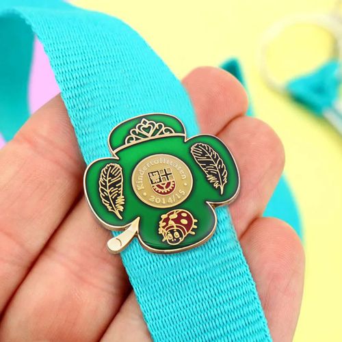 Wholesale Manufacturer Soft Enamel Gold-Plated Badge Zinc Alloy Clover brings Luck Customization Pins