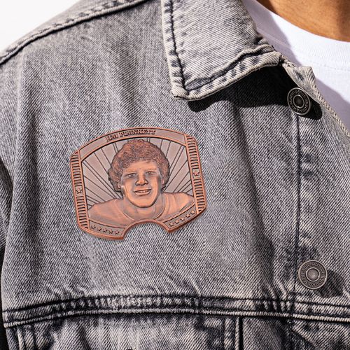 Custom Design Metal Enamel Pin Die Casting Logo Antique Portrait Copper Plating Souvenir Badge Pin