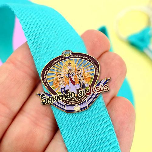 High Quality Custom Jesus Saves Vintage Enamel Pins Cross Shape Religious Brooches Lapel Badges for Kids Friends