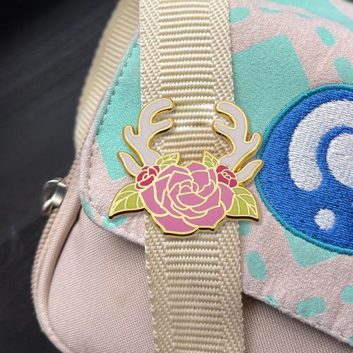 Guess You Like New Design Zinc Alloy Flower Enamel Pin Custom Logo Pattern Women Gift Souvenir Badge Pin