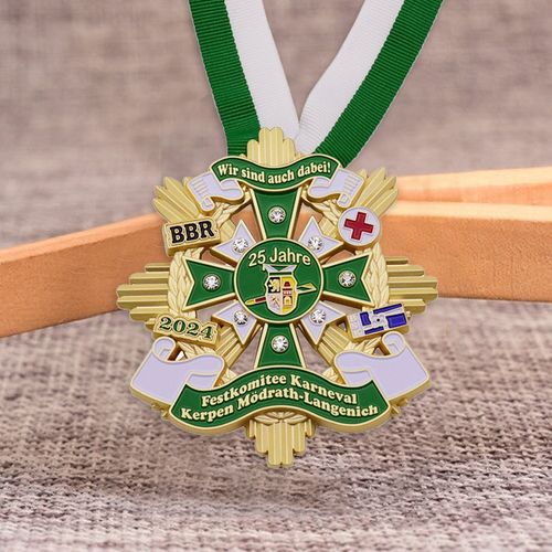 Medalla de carnaval personalizada Diseño de fábrica Medalla deportiva de metal Grabado en blanco Soporte de medalla de oro 3D