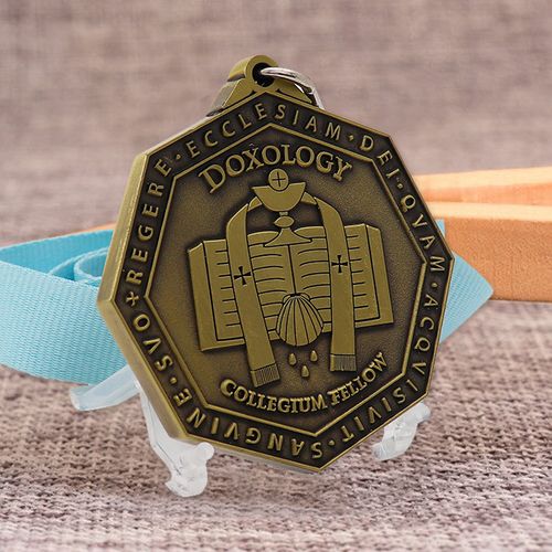 Adivina qué profesión te gusta Fabricante de medallas personalizadas modeladas a partir de un soporte de medallas con letras y logotipos personalizados antiguos